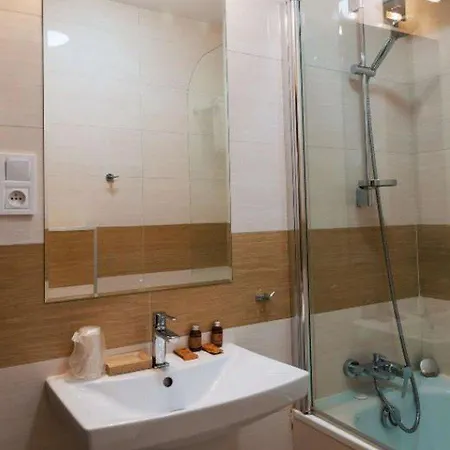 Otel Poleczki Airport 3*