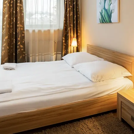 Otel Poleczki Airport 3*