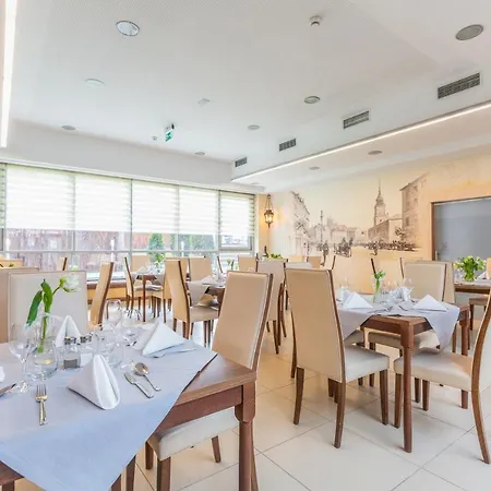 מלון Poleczki Airport 3*