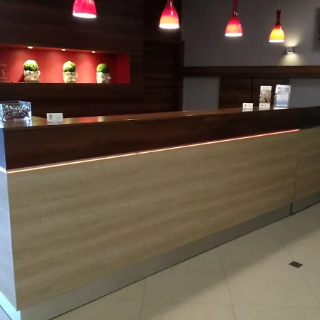 Hotel Poleczki Airport