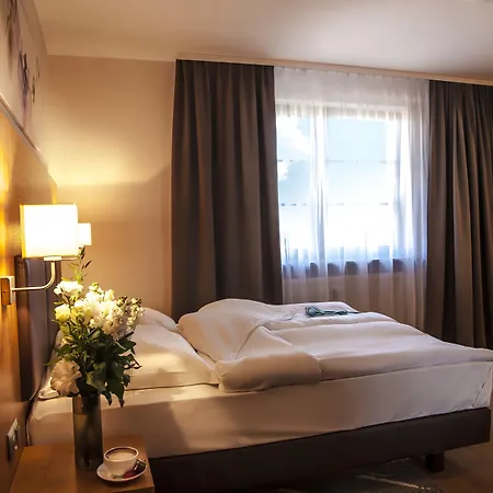 Hotel Poleczki Airport