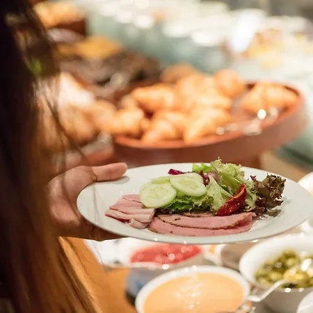 Hotel Poleczki Airport 3*