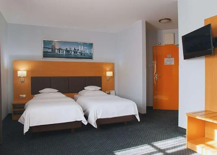 Hotel Poleczki Airport