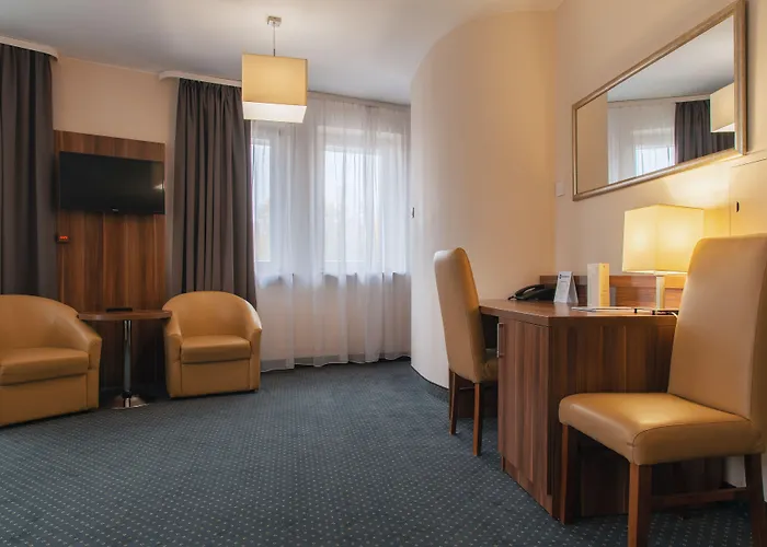 Hotel Poleczki Airport 3*