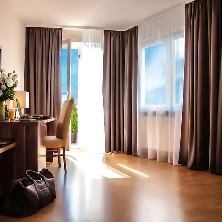 Poleczki Airport Hotel 3*